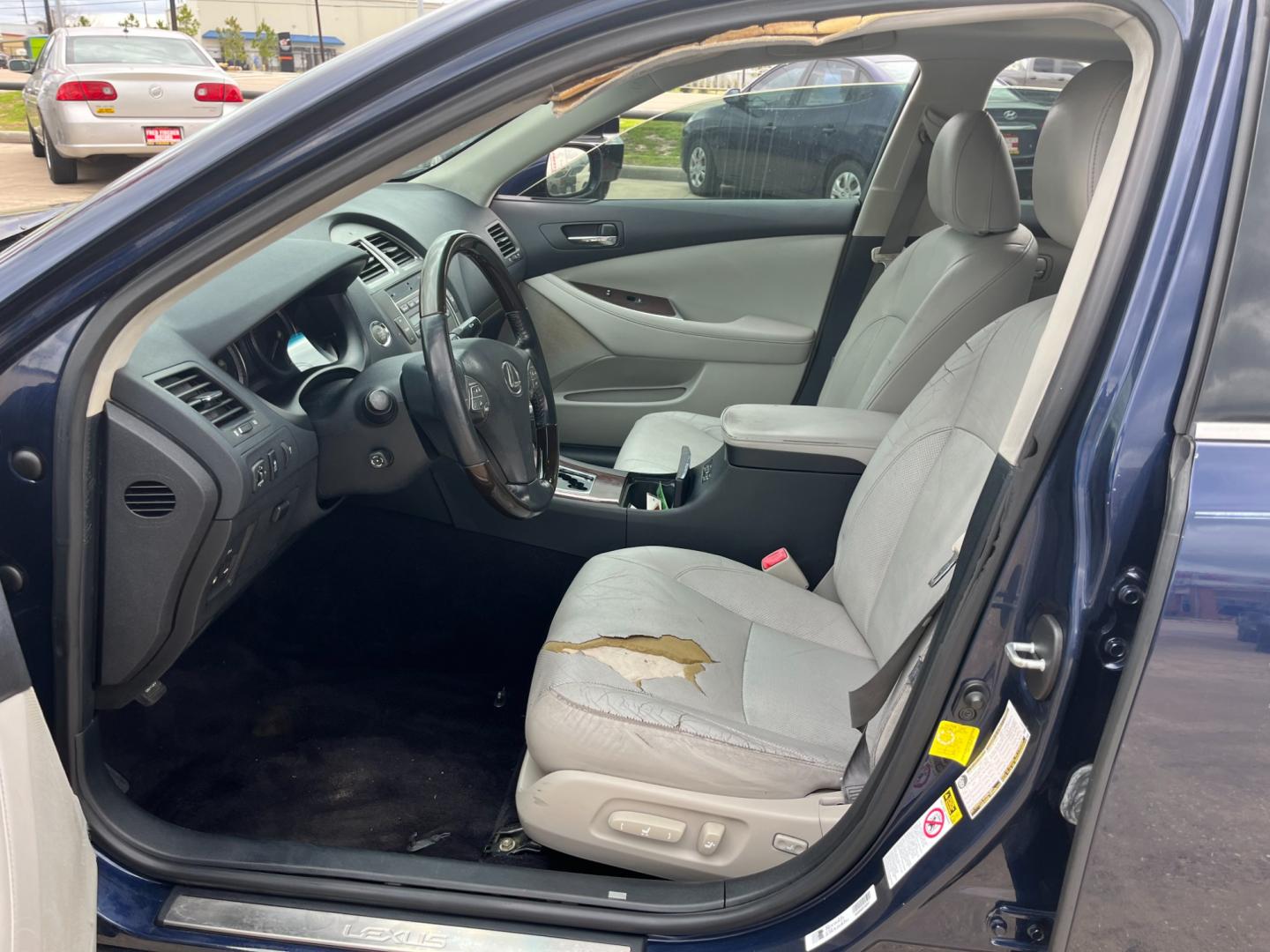 2011 blue /TAN Lexus ES 350 Sedan (JTHBK1EG5B2) with an 3.5L V6 DOHC 24V engine, 6-Speed Automatic transmission, located at 14700 Tomball Parkway 249, Houston, TX, 77086, (281) 444-2200, 29.928619, -95.504074 - Photo#8